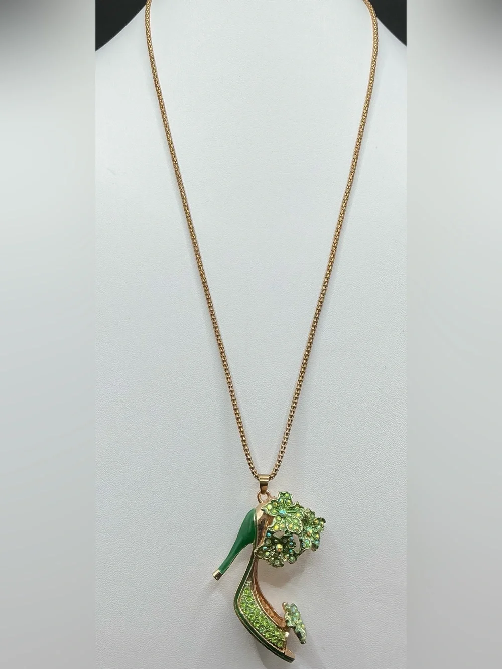 BETSY JOHNSON LUCKY LITTLE GREEN PAVE HIGH HEEL PENDANT NECKLACE